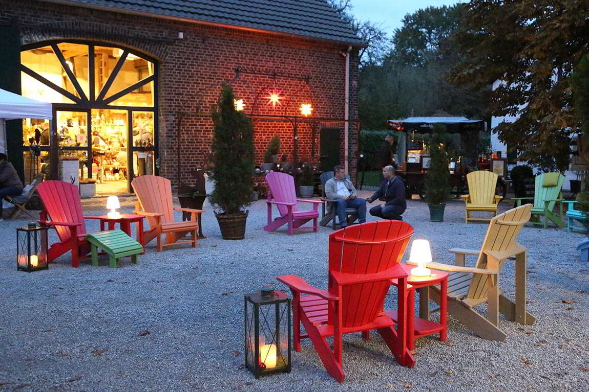 Adirondack Chair aus recyceltem Kunststoff im Garten